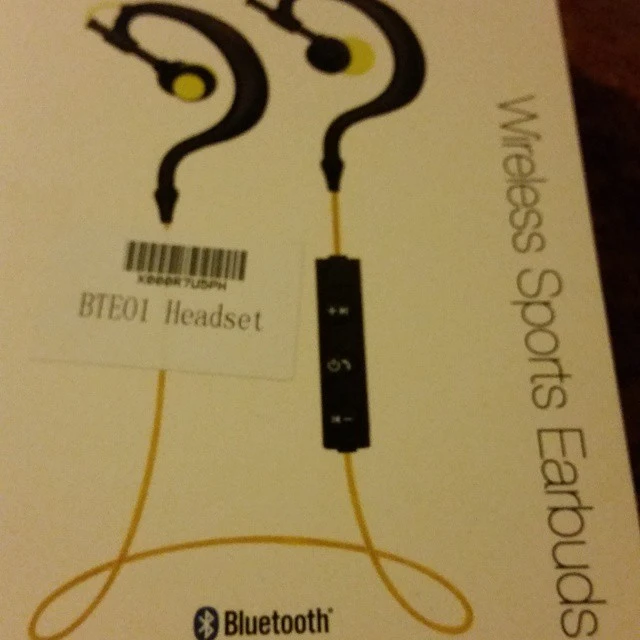 Bluetooth Wireless Sports Earbuds #2015FathersDayGiftGuide #Review